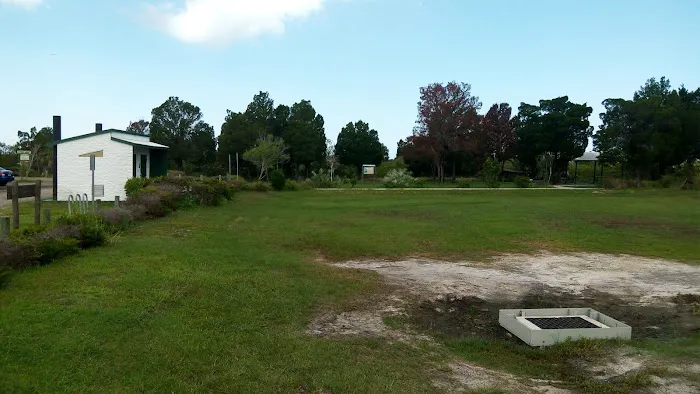 Sunshine Lake Estates MHC Picture 9