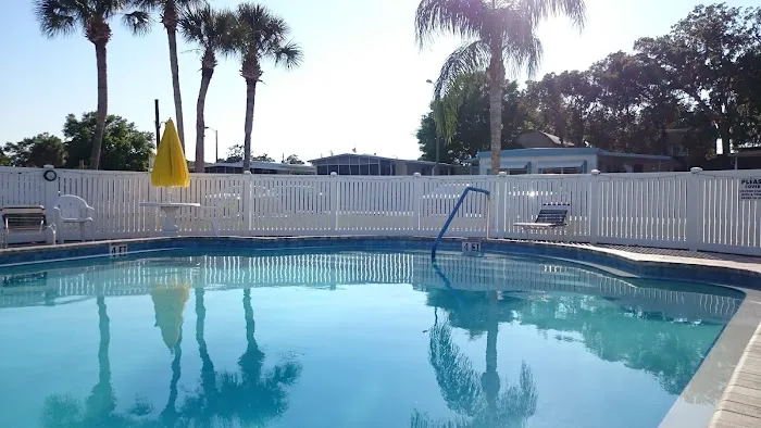 Sunshine Lake Estates MHC Picture 4