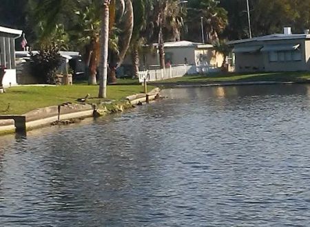Floridian Mobile Home/RV Park
