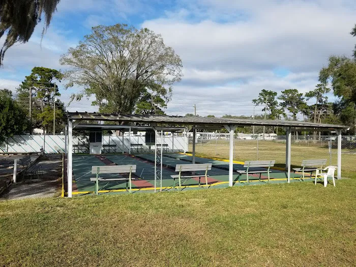 Tropical Mobile Home Park Picture 9