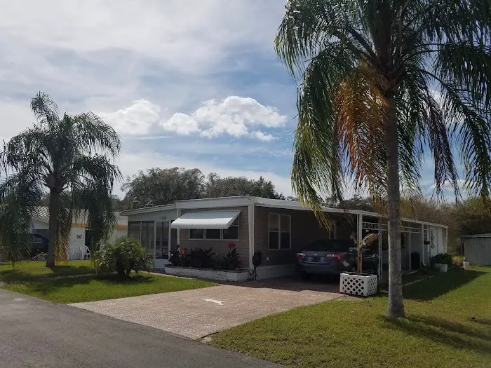 Tropical Mobile Home Park Picture 3