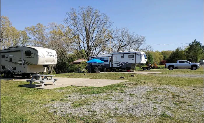 Sirls Rd Campground and Laundromat Picture 4