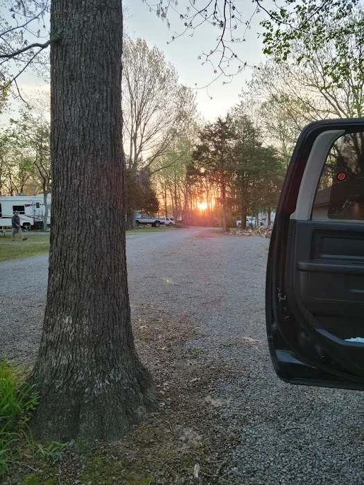 Hilltop Campground Picture 10