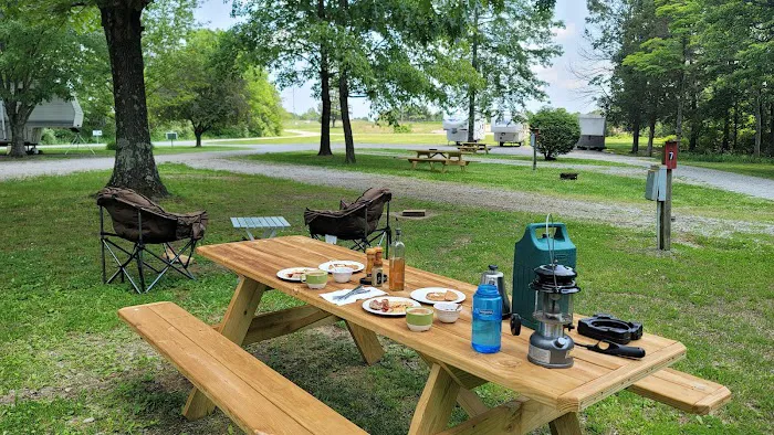 Hilltop Campground Picture 5