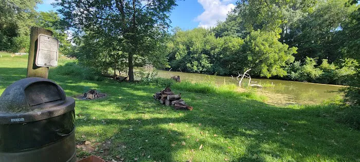 Hennepin Canal - Bridge 14 Campground Picture 10