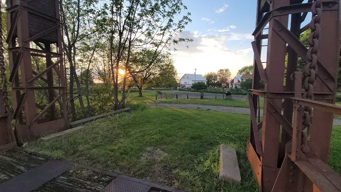 Lock 22 Camping Picture 5