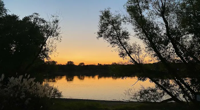 Leisure Lake Campgrounds Picture 2