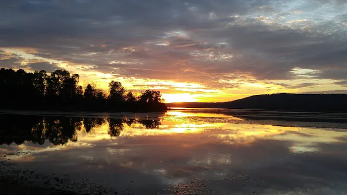 Little Mountain Marina-Camping Picture 3
