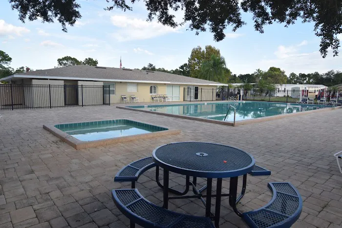 Siesta Lago Manufactured Home Community Picture 8