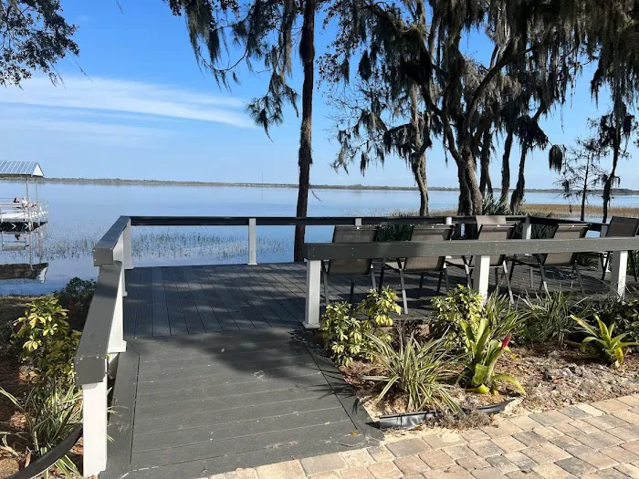 Oak Harbor Lodging & RV Resort Picture 1