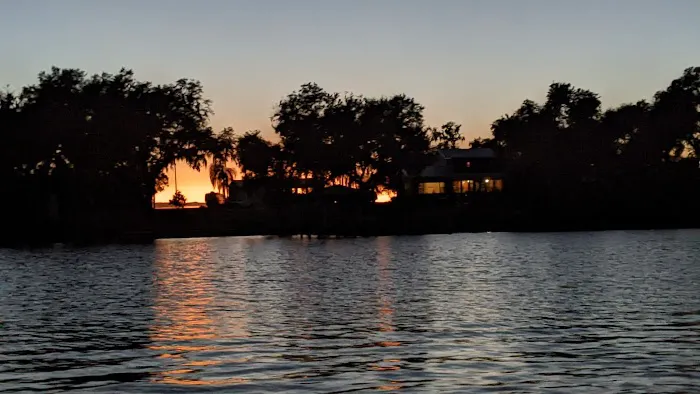 Oak Harbor Lodging & RV Resort Picture 3
