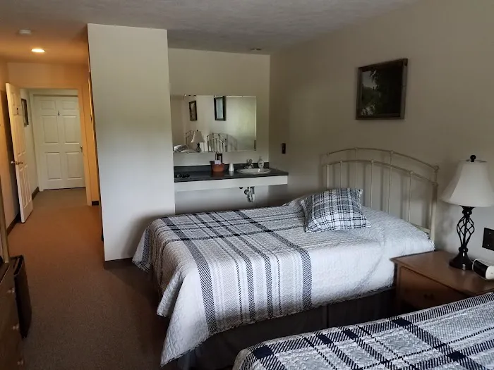 Fall Hollow Campground RV Park And B&B Picture 3