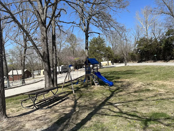 Crazy Daisy's RV Park Picture 8
