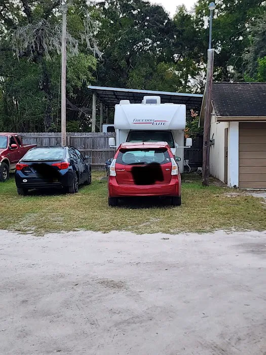 Mosssy Oaks Mobile Home RV Park Picture 5