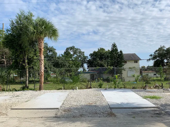 Cocoa Estates Mobile Home & RV Park Picture 9