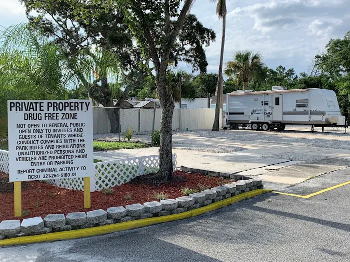 Cocoa Estates Mobile Home & RV Park Picture 4