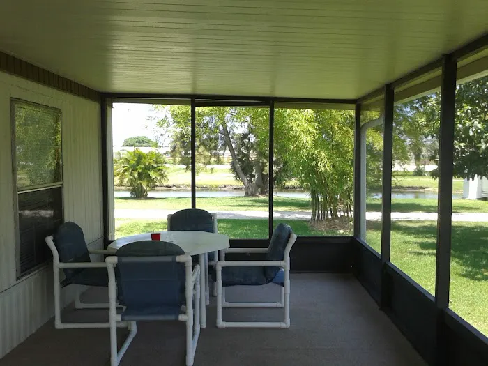 Town & Country Mobile Home Park Picture 4
