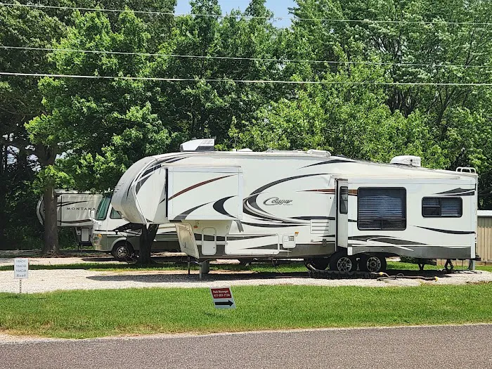 Caravan RV Picture 9