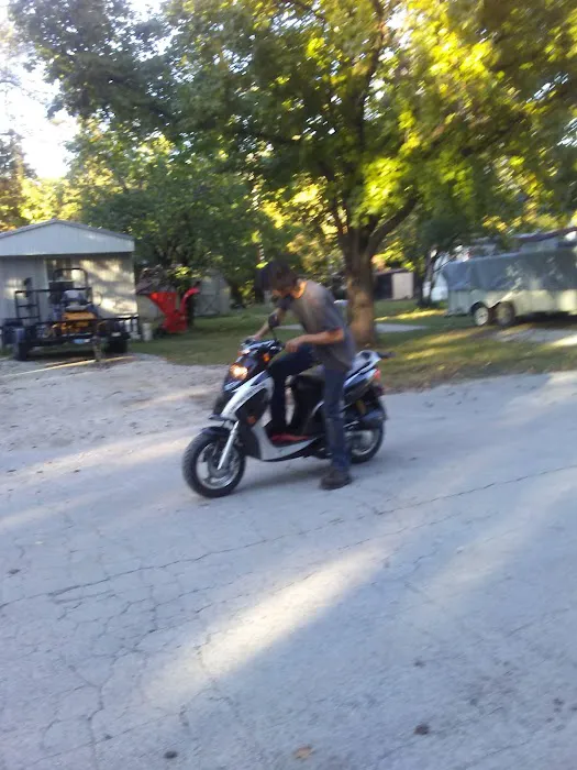 Lazy Acres Mobile RV Park Picture 3