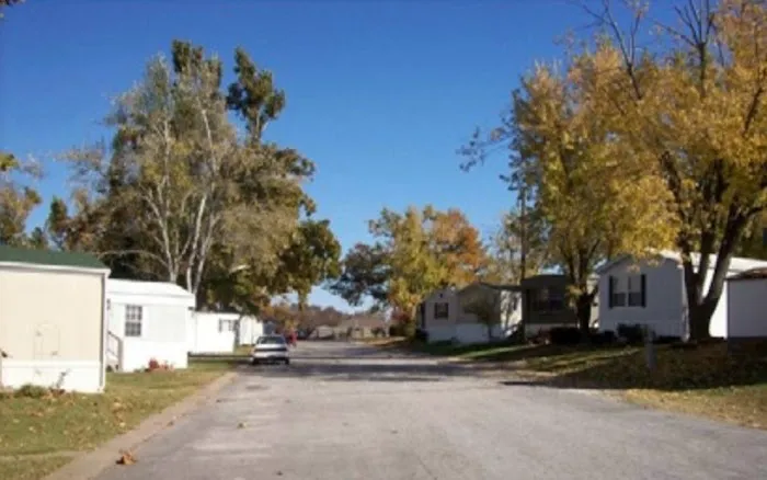 Lakewood Estates Mobile Home Community Picture 9