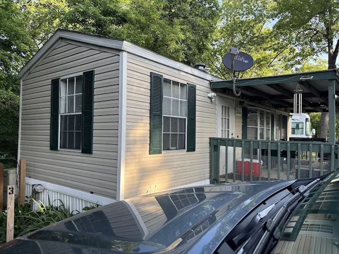 Dexter's Last Resort RV & Airbnb Picture 3