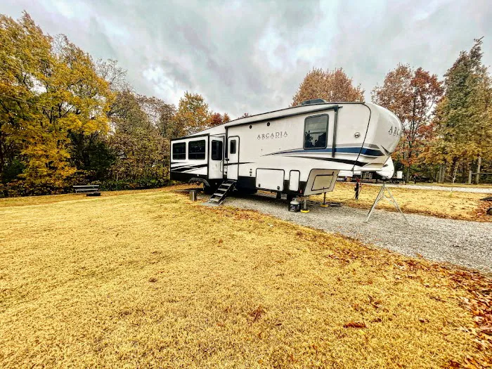 Around the Bend Ozarks RV Park Picture 3