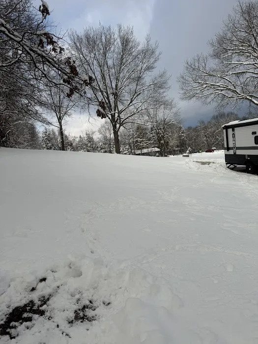 Around the Bend Ozarks RV Park Picture 7