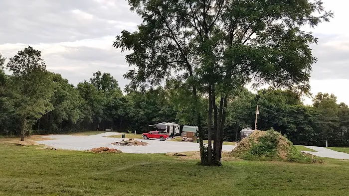 Around the Bend Ozarks RV Park Picture 8