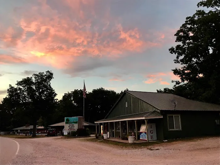 Oak Hill Court Cabins & RV Park Picture 1
