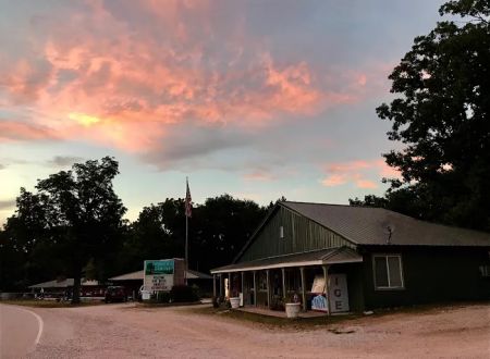 Oak Hill Court Cabins & RV Park