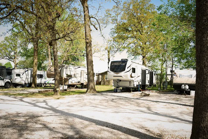 Ozark Canopy RV Park - Springdale Picture 2