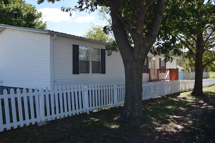 Oak Glen Manufactured Home Community Picture 3