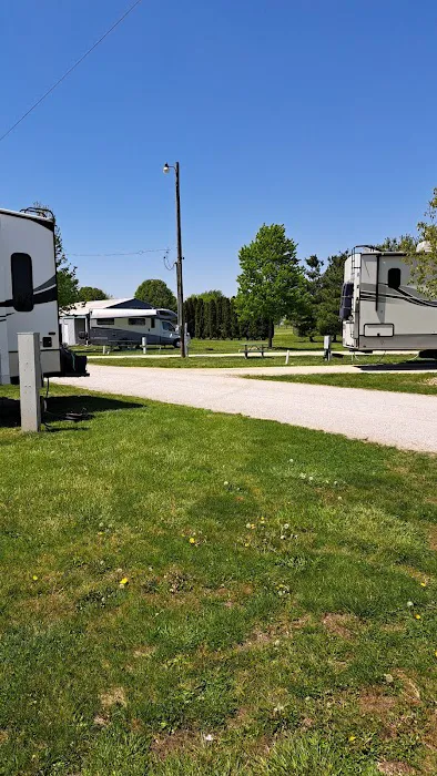 D & W Lake Camping & RV Park Picture 5