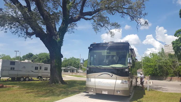 Boomtown Biloxi RV Park Picture 2
