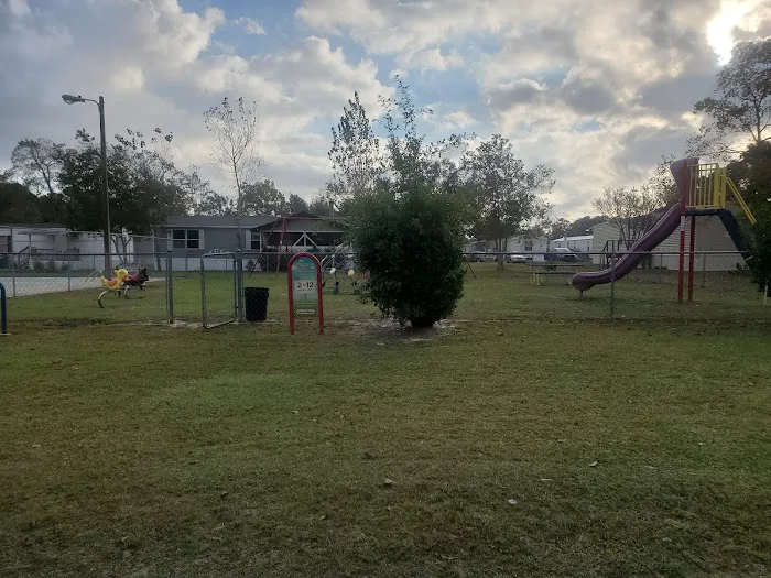 Cedar Lake Mobile Home Community Picture 2