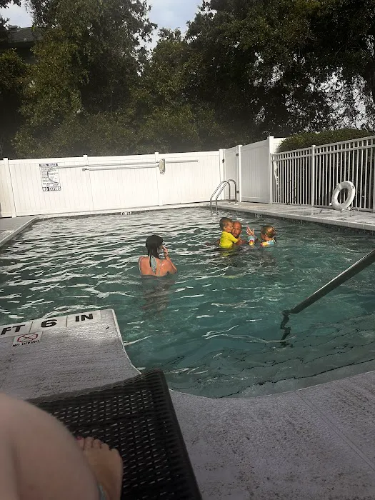 Sherwood Forest RV Resort Picture 9