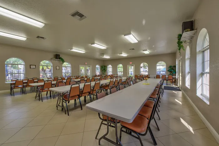 Kings Pointe Picture 7