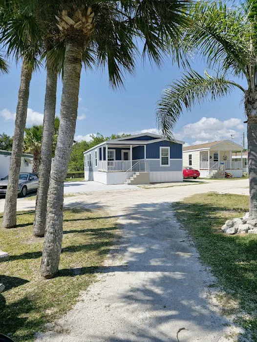 River Palms 55+ Waterfront Mobile Home Community Picture 3