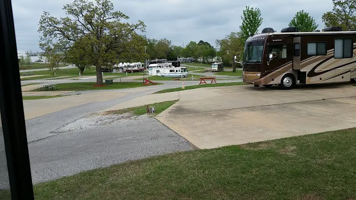 Road Hog RV Park Picture 9