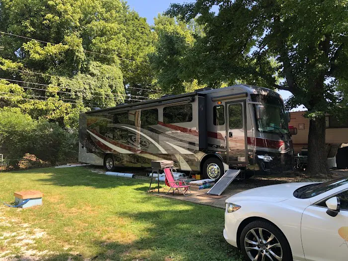 Ozark Canopy RV Park - Farmington Picture 2