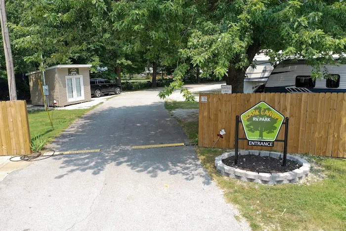 Ozark Canopy RV Park - Farmington Picture 9