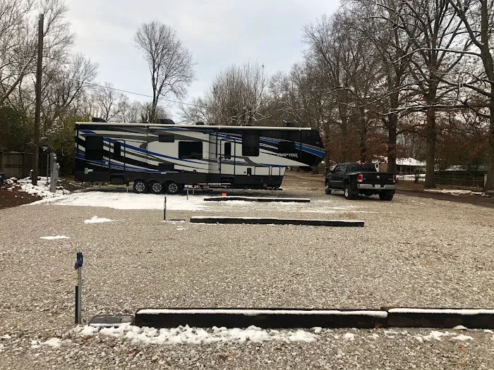 Ozark Canopy RV Park - Farmington Picture 10