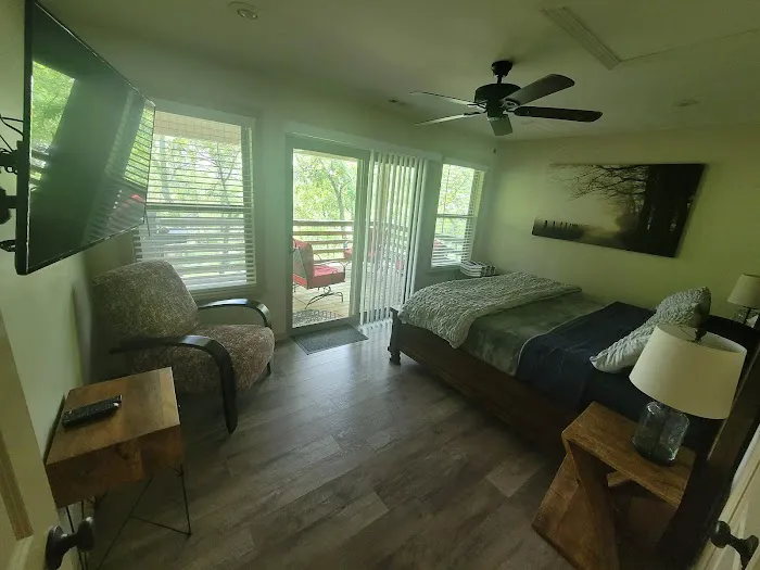 Hog Valley RV & Treehouse Resort Picture 7
