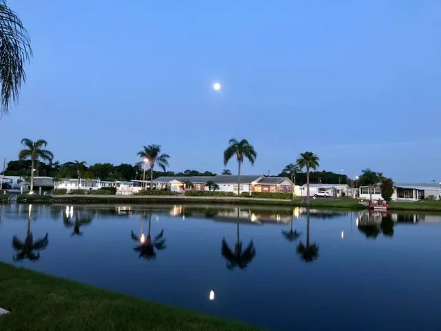 Lake Highlander Mobile Home Park (55+) Picture 3
