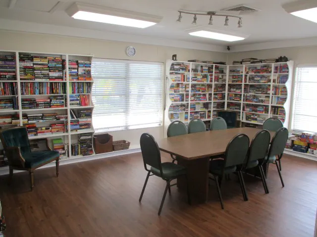 Amber Glades Mobile Home Park Picture 8