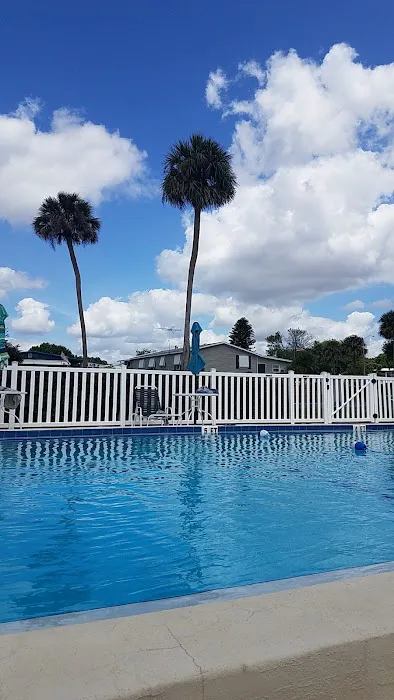 Dell Lake Village Mobile Home Community Picture 3