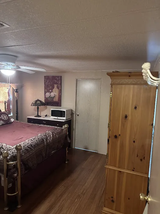 Lake Blue Mobile Home Community Picture 2