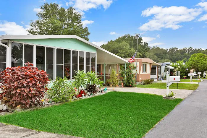 Lake Blue Mobile Home Community Picture 9