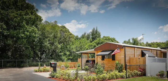 Lake Blue Mobile Home Community Picture 4