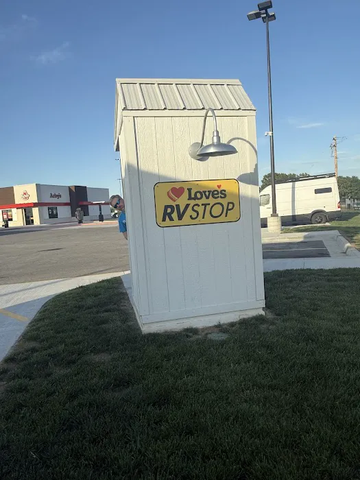 Love's RV Hookup Picture 2